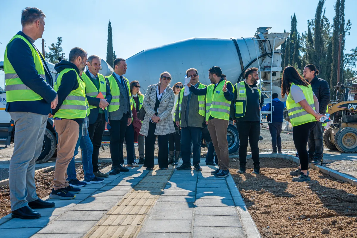 Members and co-chairs of the Technical Committee on Crossings